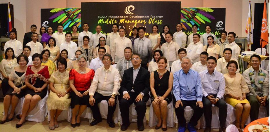 DAP officials led by President Tony Kalaw and SVP for Programs Dedeng Mendoza pose with members of the MMC Batch 12. (Ped Garcia) 