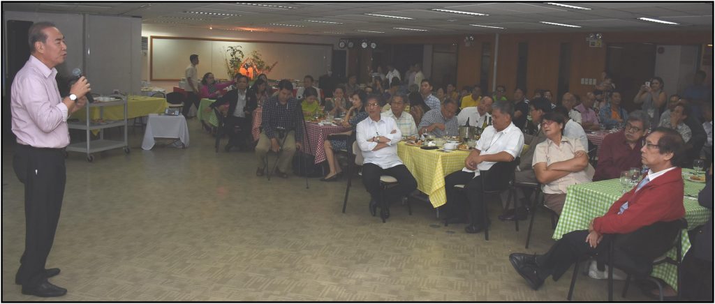 Singson addresses fellow DAP alumni and personnel after being honored by the Academy for his  commendable work at the Department of Public Works and Highways.  (Ped Garcia)  
