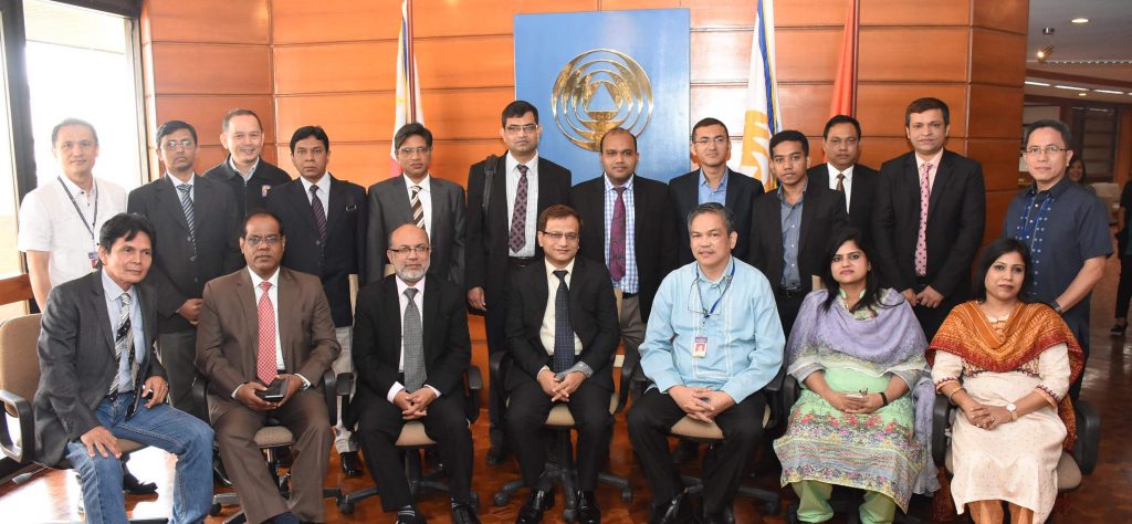 The Bangladeshi delegation led by Secretary for Coordination and Reforms N.M. Zeaul Alam of the Cabinet Division (seated, fourth from left) is shown with DAP OIC and Senior Vice President Bernardo Dizon and other DAP officials during the group’s visit to the DAP on November 28.  (Photo by Ped Garcia) 